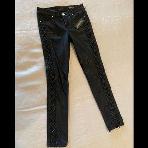 BLANK-NYC  The Readecrop